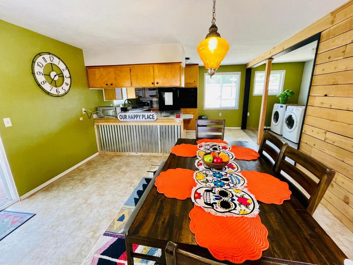 Vila Colorful 50'S Ranch In The Heart Of Eugene Exteriér fotografie